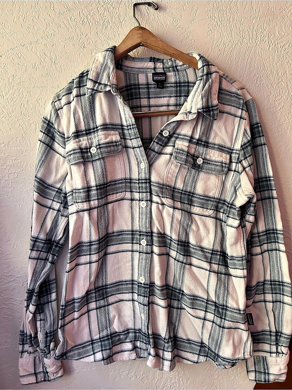 Patagonia Women's Long-Sleeved Fjord Flannel Shirt Plaid, size M, Organic Cotton